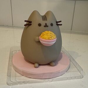 NIB PUSHEEN box exclusive!! 🌟PUSHEEN with Ramen vinyl figurine